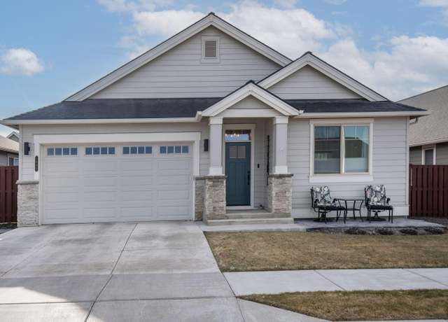 Property at 1090 NE Henry Dr, Prineville, OR 97754, 3 beds, 2 baths