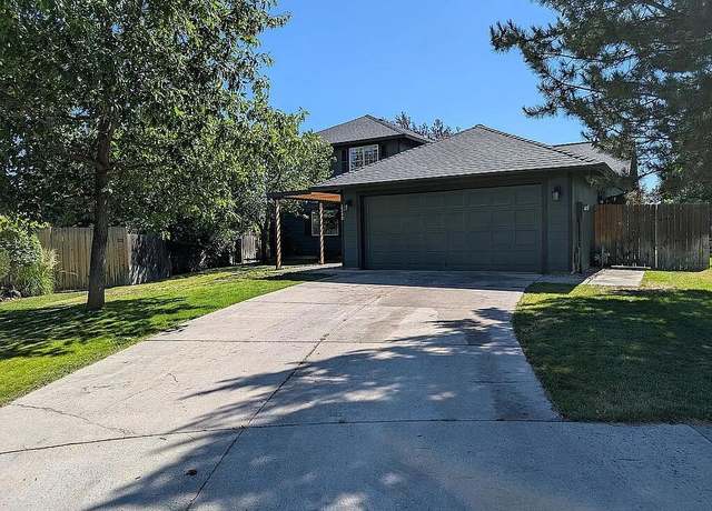 Property at 2250 NW Jackpine Ct, Redmond, OR 97756, 3 beds, 2.5 baths