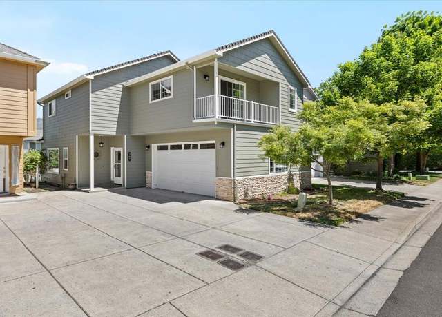 Property at 267 Meadow Dr, Ashland, OR 97520, 3 beds, 2.5 baths
