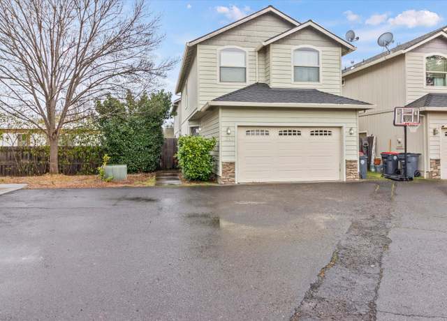 Property at 1297 Clearsprings Dr, Medford, OR 97501, 3 beds, 2.5 baths
