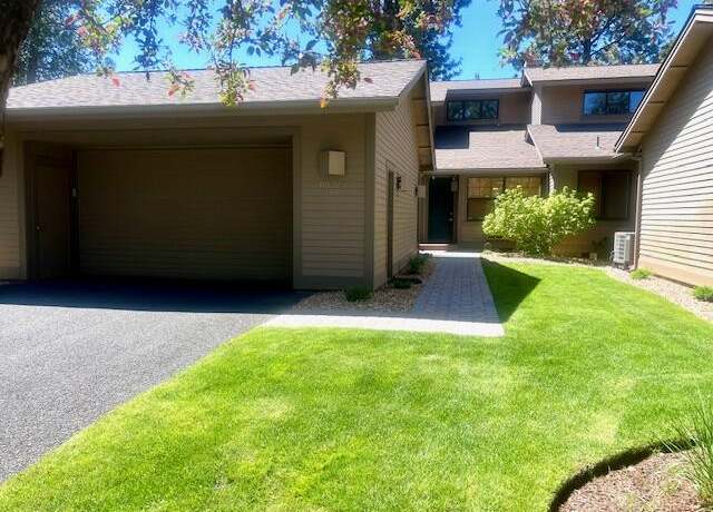 Property at 60523 Seventh Mountain Dr, Bend, OR 97702, 3 beds, 3 baths