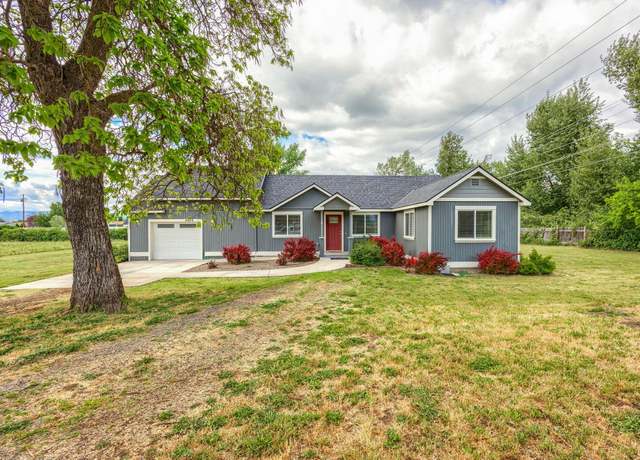 Property at 4626 N Pacific Hwy, Central Point, OR 97502, 3 beds, 2 baths