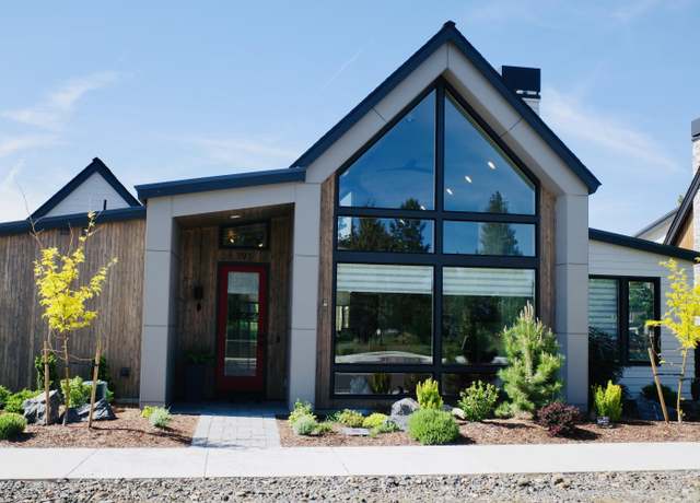 Property at 191 W Clearpine Dr, Sisters, OR 97759, 3 beds, 2 baths