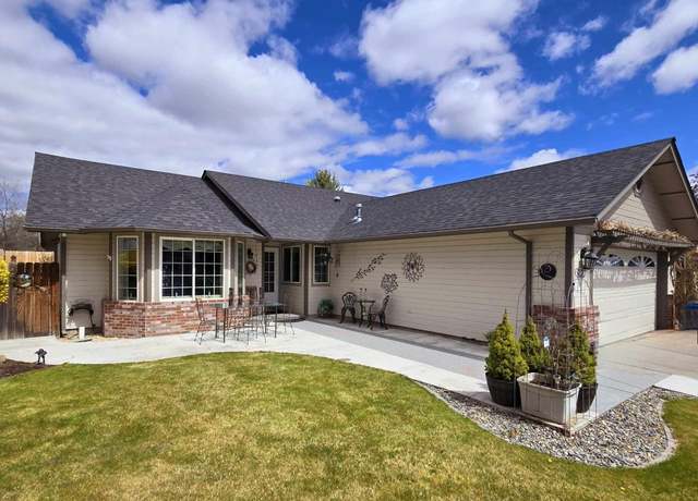 Property at 2227 NW Ivy Ave, Redmond, OR 97756, 3 beds, 2 baths