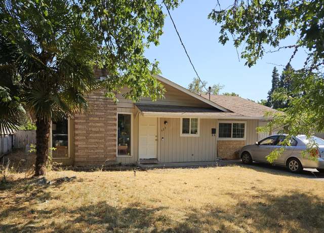 Property at 929 SW H St, Grants Pass, OR 97526, 3 beds, 1.5 baths