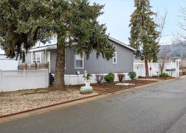 Property at 3700 Bellinger Ln #2, Medford, OR 97501, 3 beds, 2 baths