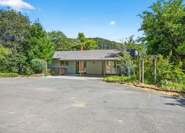 Property at 500 Tenney Dr, Rogue River, OR 97537, 3 beds, 2 baths
