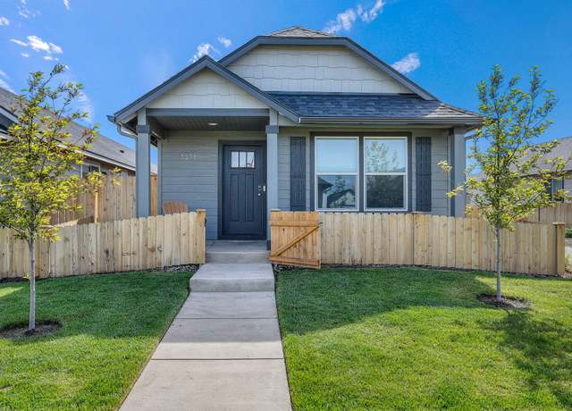 Property at 3271 NW 9th St, Redmond, OR 97756, 3 beds, 2 baths