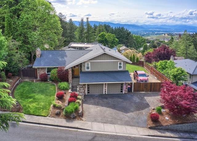 Property at 66 Monterey Dr, Medford, OR 97504, 3 beds, 2.5 baths