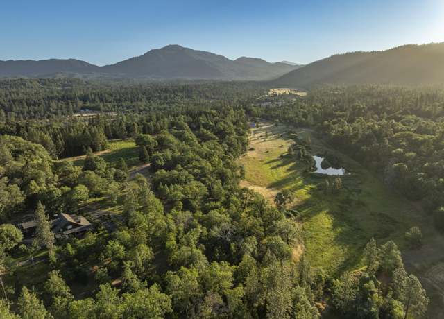 Property at 250 Mountain Pine Dr, Grants Pass, OR 97526, 4 beds, 3 baths