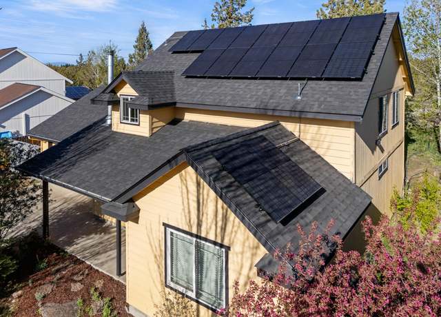 Property at 828 NE Robin Ct, Bend, OR 97701, 3 beds, 2.5 baths