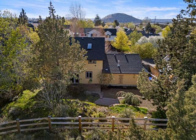 Property at 828 NE Robin Ct, Bend, OR 97701, 3 beds, 2.5 baths