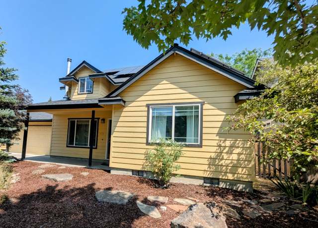 Property at 828 NE Robin Ct, Bend, OR 97701, 3 beds, 2.5 baths