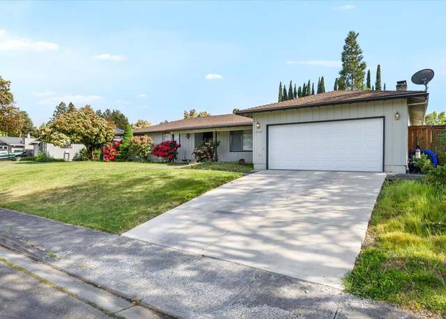 Property at 2532 Southport Way, Medford, OR 97504, 4 beds, 2 baths