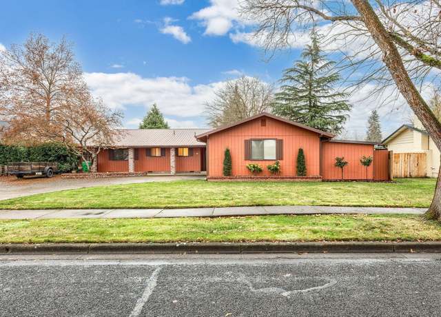 Property at 304 Teakwood Dr, Eagle Point, OR 97524, 3 beds, 2 baths