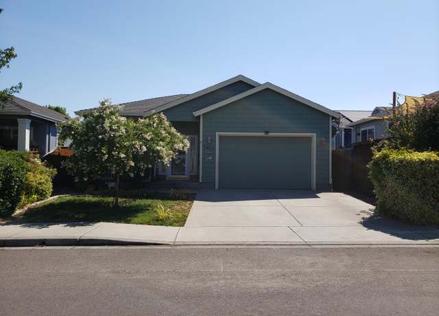 Property at 7408 Stonefield Dr, White City, OR 97503, 3 beds, 2 baths