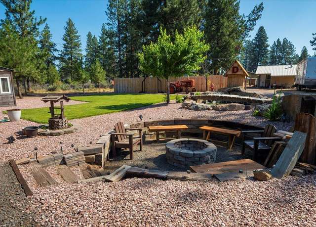 Property at 60326 Hiawatha Ln, Bend, OR 97702, 3 beds, 2 baths