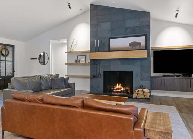Property at 70168 Longhorn Dr, Sisters, OR 97759, 4 beds, 3 baths