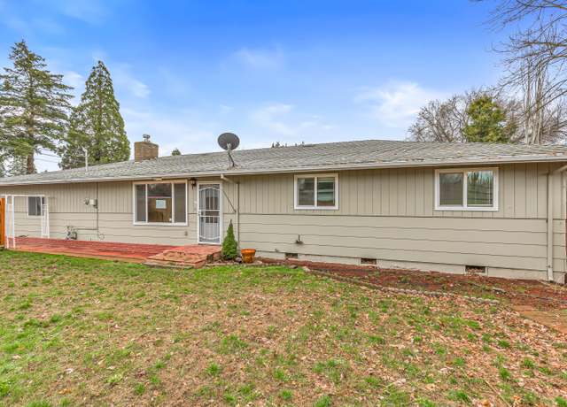 Property at 302 Ortega Ave, Eagle Point, OR 97524, 3 beds, 2 baths