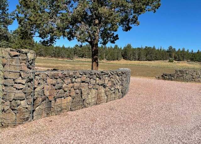 Property at 19450 Dusty Loop, Bend, OR 97703