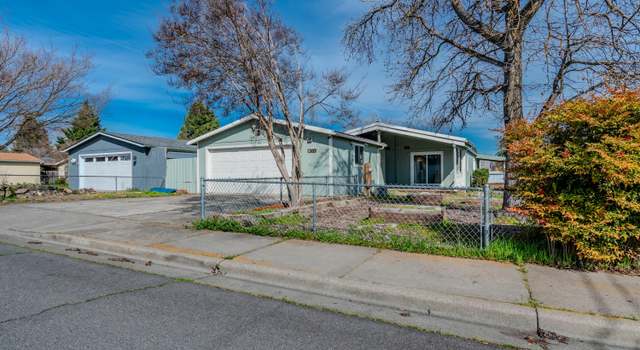 Photo of 1300 Brentcrest Dr, Medford, OR 97501