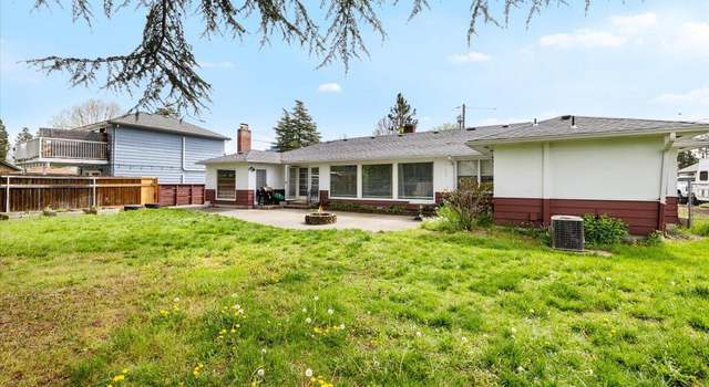 Photo of 326 NE B St, Grants Pass, OR 97526