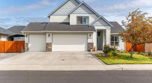 Photo of 3026 NW Canyon Dr, Redmond, OR 97756