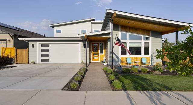 Property at 688 NW 13th St, Redmond, OR 97756, 3 beds, 2.5 baths