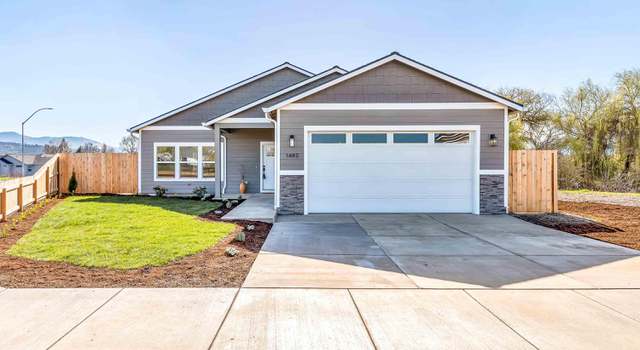 Photo of 1682 Monarch Ln, Medford, OR 97504
