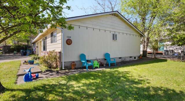 Photo of 1208 Iowa St, Ashland, OR 97520