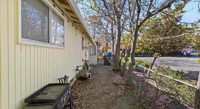 Photo of 1208 Iowa St, Ashland, OR 97520