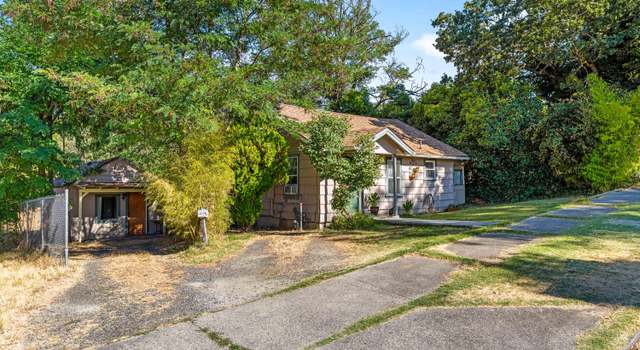 Photo of 610 NW Clarke St, Grants Pass, OR 97526