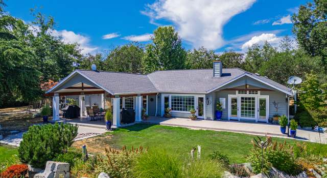 Photo of 700 Rogue Wood Dr, White City, OR 97503