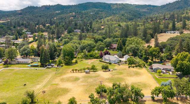 Photo of 1272 Goldstone Dr, Central Point, OR 97502