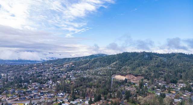 Photo of 588 NW Scenic Dr, Grants Pass, OR 97526