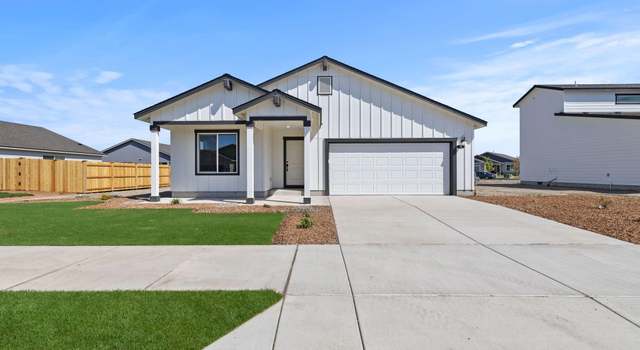 Photo of 236 NW Par Ave #111, Madras, OR 97741