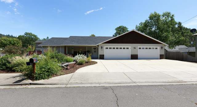Photo of 130 Holly St, Shady Cove, OR 97539