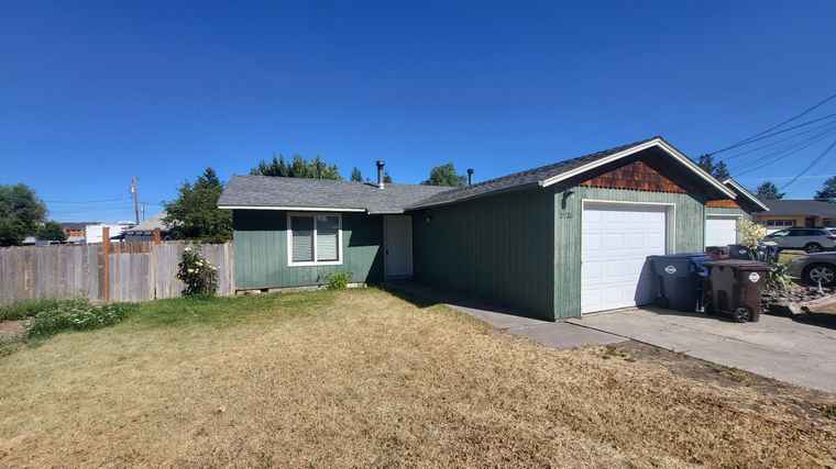Photo of 2926 SW 23rd St Redmond, OR 97756
