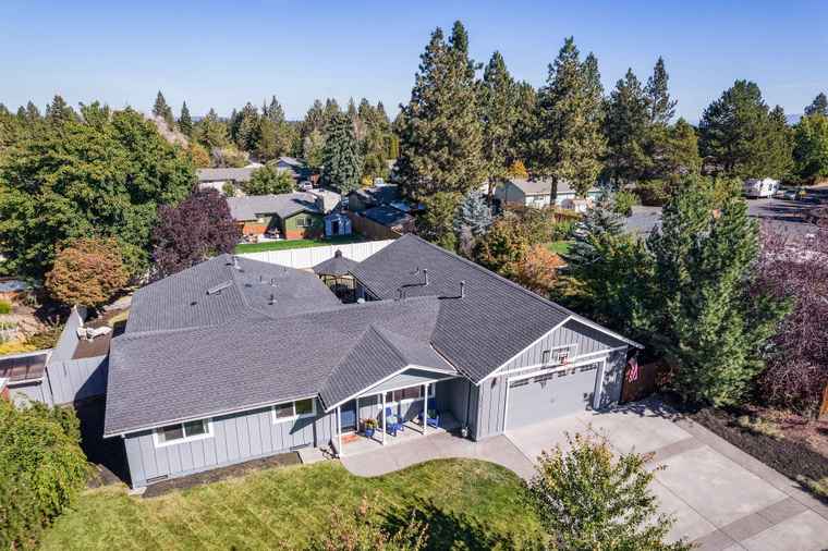 Photo of 1672 NE Meadow Ln Bend, OR 97701