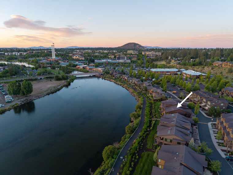 Photo of 865 SW Theater Dr Bend, OR 97702