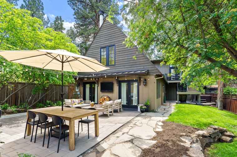 Photo of 975 NE Norton Ave Bend, OR 97701
