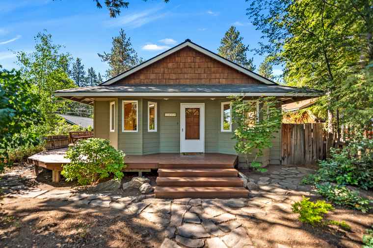 Photo of 1449 NW Lexington Ave Bend, OR 97703