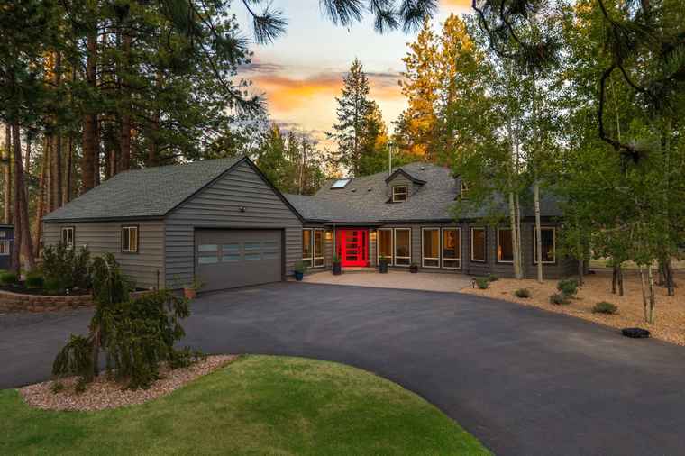 Photo of 60210 E Ridgeview Dr Bend, OR 97702
