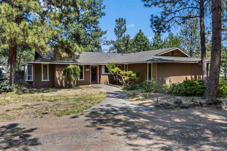 Photo of 21024 Denning Dr Bend, OR 97702