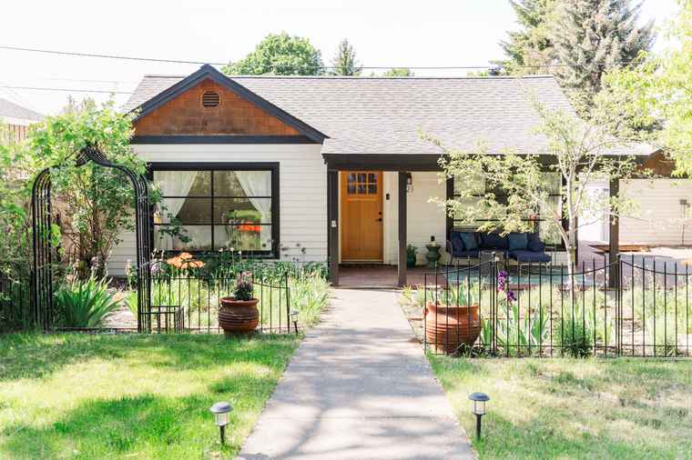 Photo of 621 NW Delaware Ave Bend, OR 97703