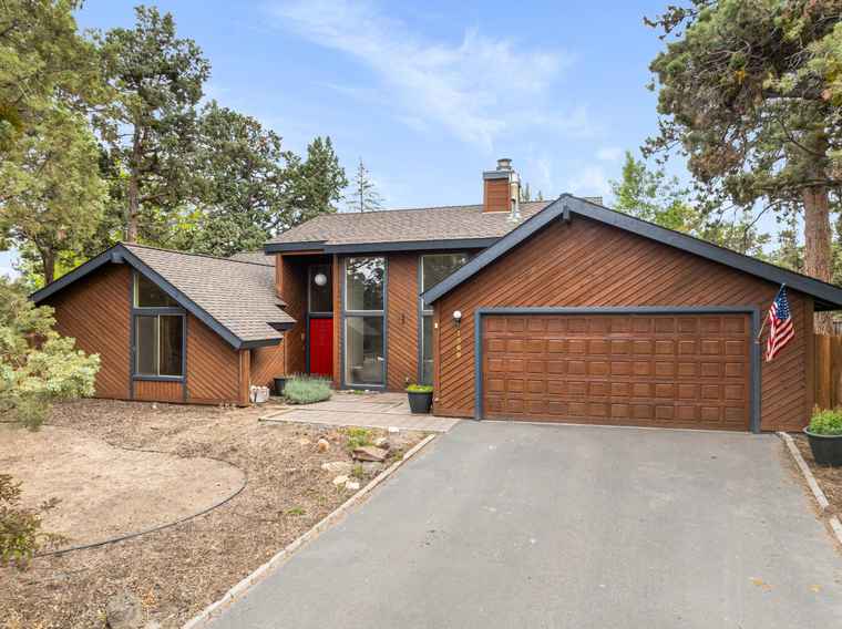 Photo of 1869 NE Moonglow Ct Bend, OR 97701