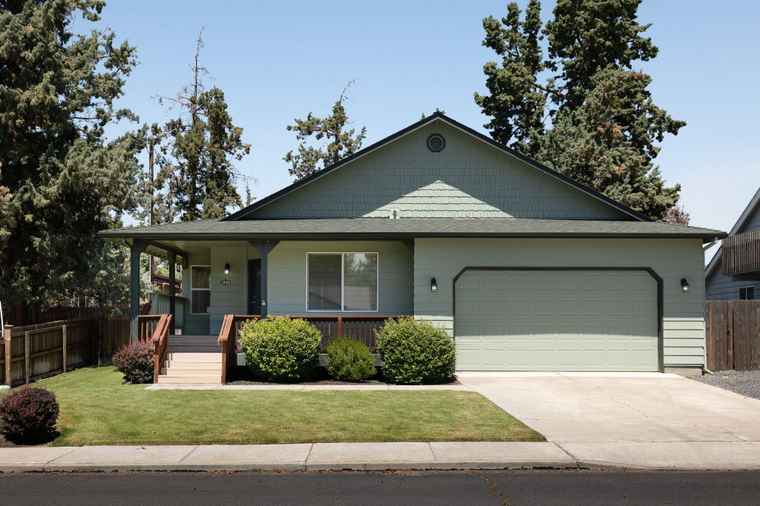 Photo of 1980 NE Jackson Ave Bend, OR 97701