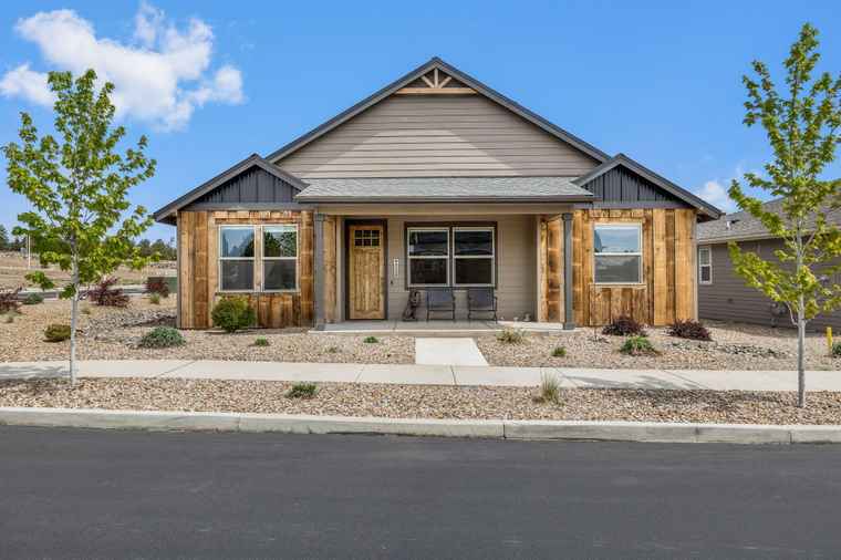 Photo of 4110 SW 40th St Redmond, OR 97756