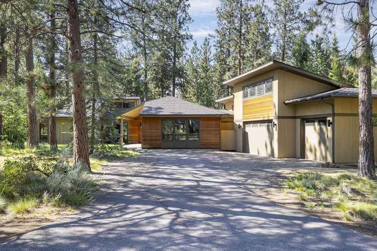 Photo of 61090 Minaret Cir Bend, OR 97702