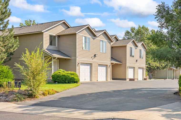 Photo of 1444 SW 16th St Redmond, OR 97756